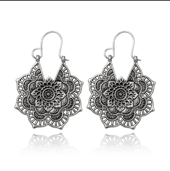 Mandala meditation earrings - Picture 3 of 3